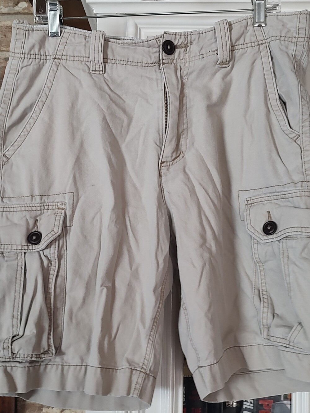 American Eagle Outfitters Men's Cargo Shorts - Light Khaki Size 32